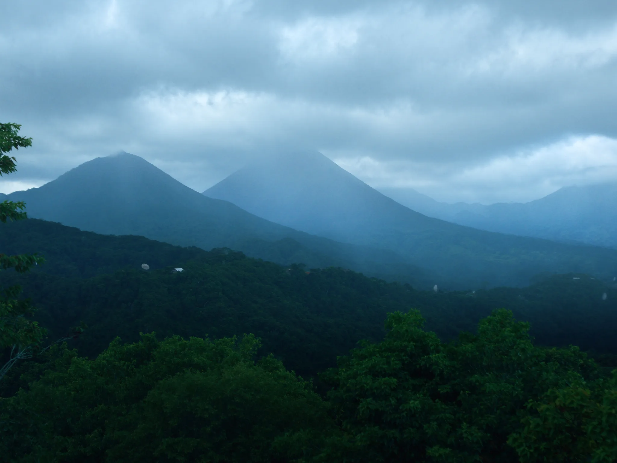 Rwanda misty volcanoes
